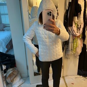 Pure white hood lightweight puffer jacket